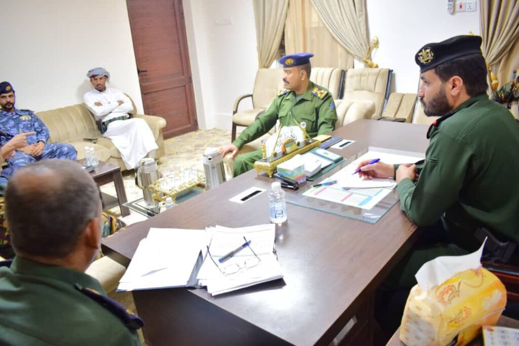 مدير عام الأمن والشرطة بوادي حضرموت يلتقي بمكتبه قادة الوحدات الأمنية ويؤكد على أستمرار الحملات الأمنية لضبط المطلوبين أمنياً والمتهمين في القضايا الجنائية مدير عام الأمن والشرطة بوادي حضرموت يلتقي بمكتبه قادة الوحدات الأمنية ويؤكد على أستمرار الحملات الأمنية لضبط المطلوبين أمنياً والمتهمين في القضايا الجنائية