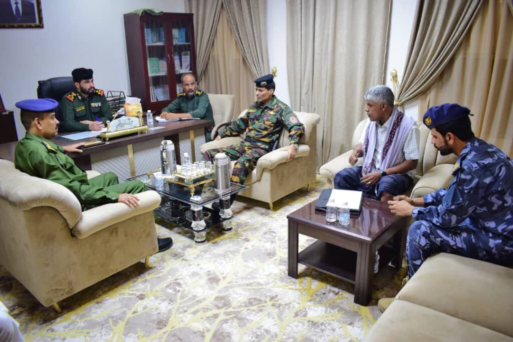 مدير عام الأمن والشرطة بوادي حضرموت يلتقي بمكتبه قادة الوحدات الأمنية ويؤكد على أستمرار الحملات الأمنية لضبط المطلوبين أمنياً والمتهمين في القضايا الجنائية مدير عام الأمن والشرطة بوادي حضرموت يلتقي بمكتبه قادة الوحدات الأمنية ويؤكد على أستمرار الحملات الأمنية لضبط المطلوبين أمنياً والمتهمين في القضايا الجنائية