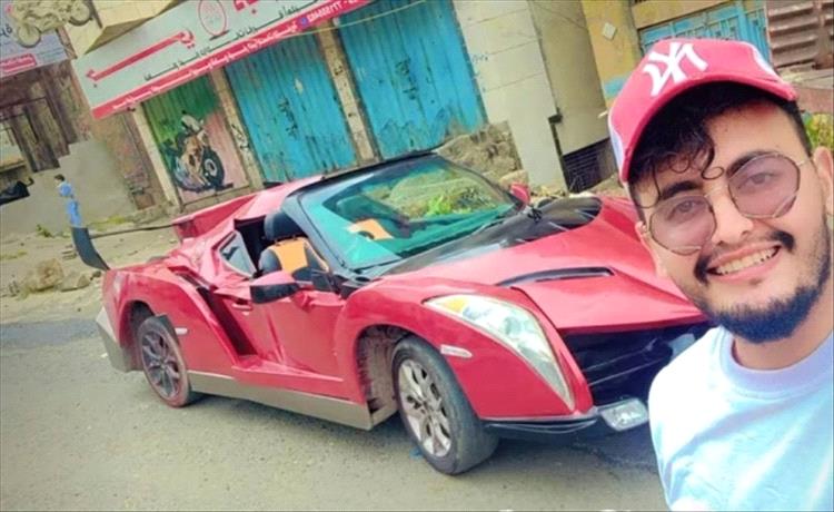 شاهد بالصور ..مُبتكر يمني يحول سيارته العادية إلى لـ(مبورجيني) شاهد بالصور ..مُبتكر يمني يحول سيارته العادية إلى لـ(مبورجيني)