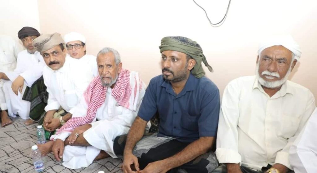 الشيخ بن حبريش يستقبل جمع من المناصب والمشايخ و الوجهاء و الشخصيات الشيخ بن حبريش يستقبل جمع من المناصب والمشايخ و الوجهاء و الشخصيات