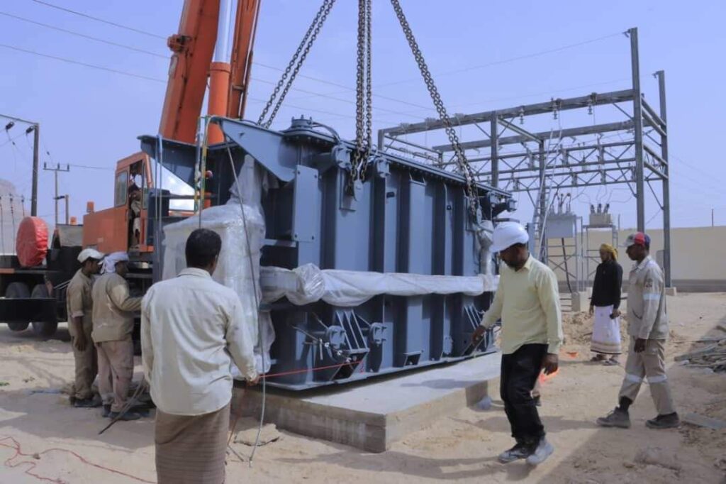 وصول ثاني المحولات بقدرة 20-25 ميقا وتنزيله بمحطة المنبعث التحويلية بالقطن وصول ثاني المحولات بقدرة 20-25 ميقا وتنزيله بمحطة المنبعث التحويلية بالقطن