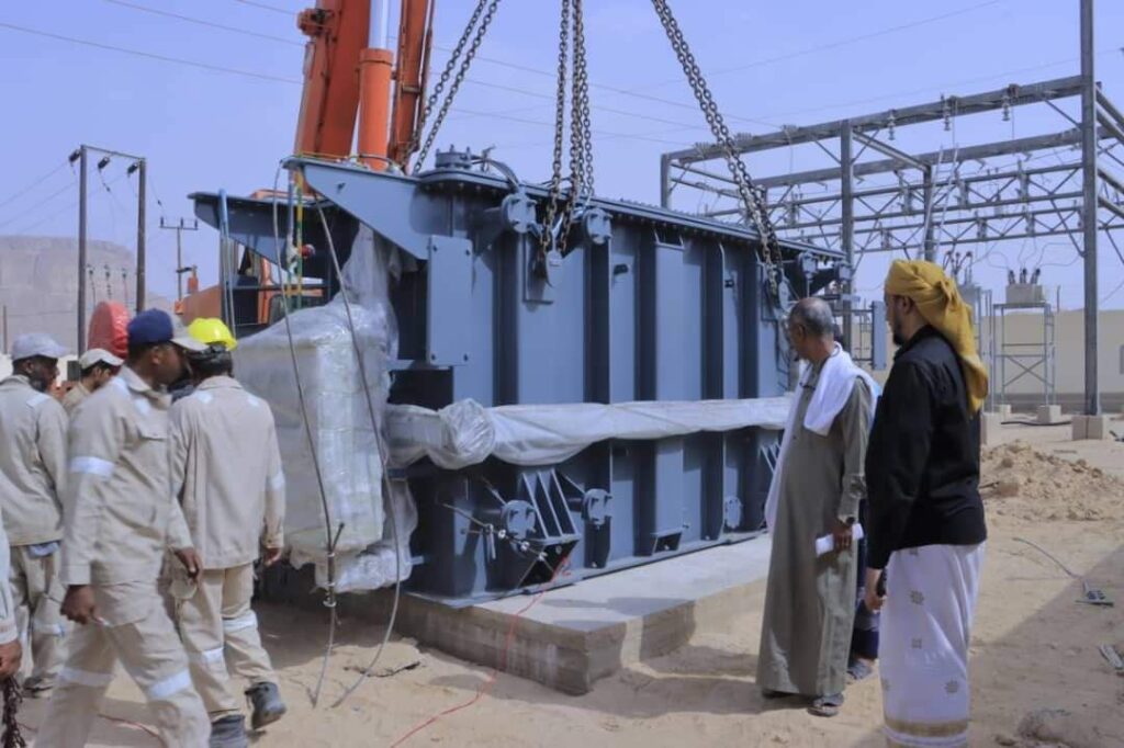 وصول ثاني المحولات بقدرة 20-25 ميقا وتنزيله بمحطة المنبعث التحويلية بالقطن وصول ثاني المحولات بقدرة 20-25 ميقا وتنزيله بمحطة المنبعث التحويلية بالقطن