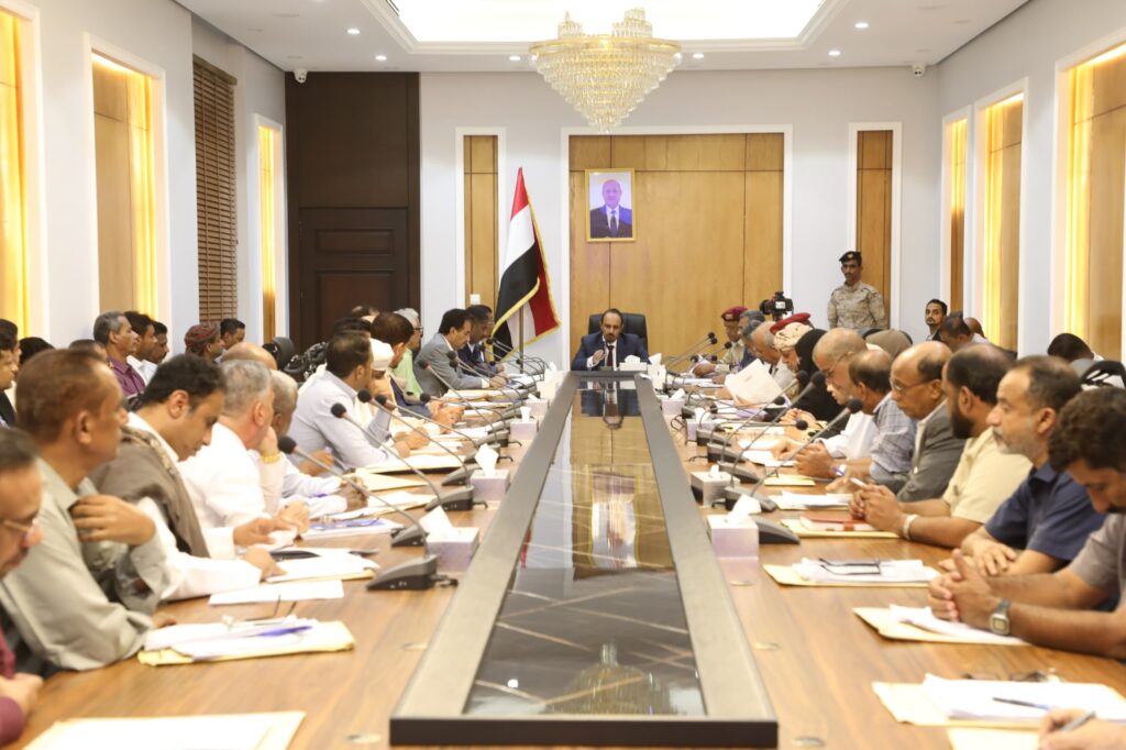 محافظ حضرموت يرأس اجتماعًا للمكتب التنفيذي بالمحافظة محافظ حضرموت يرأس اجتماعًا للمكتب التنفيذي بالمحافظة