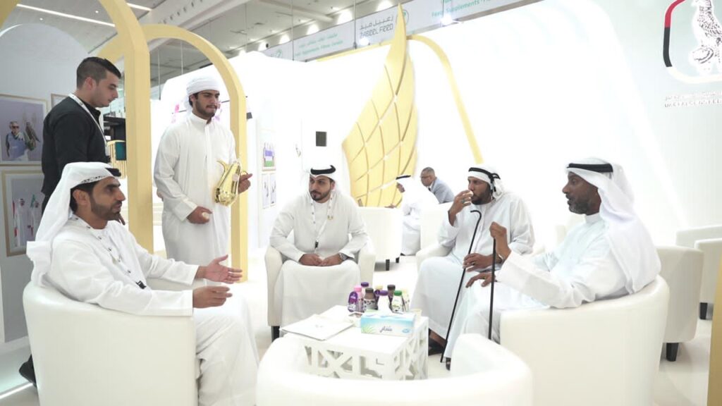 الزيارة الأولى لرئيس الجمعية اليمنية لرياضات وسباقات الصقور إلى أكبر دورة لمعرض أبوظبي الدولي للصيد والفروسية الزيارة الأولى لرئيس الجمعية اليمنية لرياضات وسباقات الصقور إلى أكبر دورة لمعرض أبوظبي الدولي للصيد والفروسية