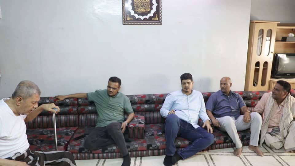 نقل له تحيات المحافظ ودعواته له بالشفاء .. لأمين العام لمحلي حضرموت يطمئن على صحة الشخصية الإدارية والاجتماعية سعيد عمر لجرب نقل له تحيات المحافظ ودعواته له بالشفاء .. لأمين العام لمحلي حضرموت يطمئن على صحة الشخصية الإدارية والاجتماعية سعيد عمر لجرب