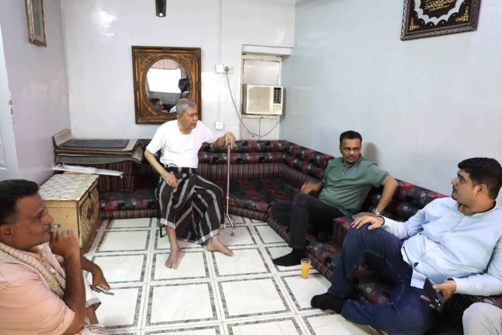 نقل له تحيات المحافظ ودعواته له بالشفاء .. لأمين العام لمحلي حضرموت يطمئن على صحة الشخصية الإدارية والاجتماعية سعيد عمر لجرب نقل له تحيات المحافظ ودعواته له بالشفاء .. لأمين العام لمحلي حضرموت يطمئن على صحة الشخصية الإدارية والاجتماعية سعيد عمر لجرب