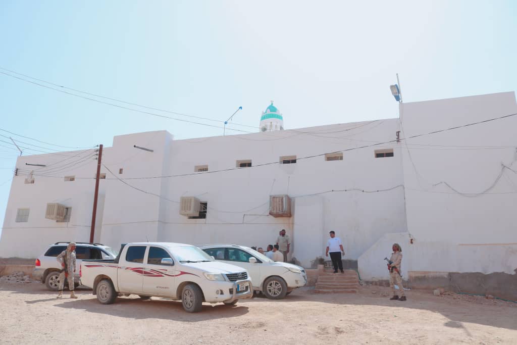 مدير عام سيئون يتفقد الأعمال الجارية بمشروع إعادة ترميم جامع بور الأثري بمديرية سيئون. مدير عام سيئون يتفقد الأعمال الجارية بمشروع إعادة ترميم جامع بور الأثري بمديرية سيئون.