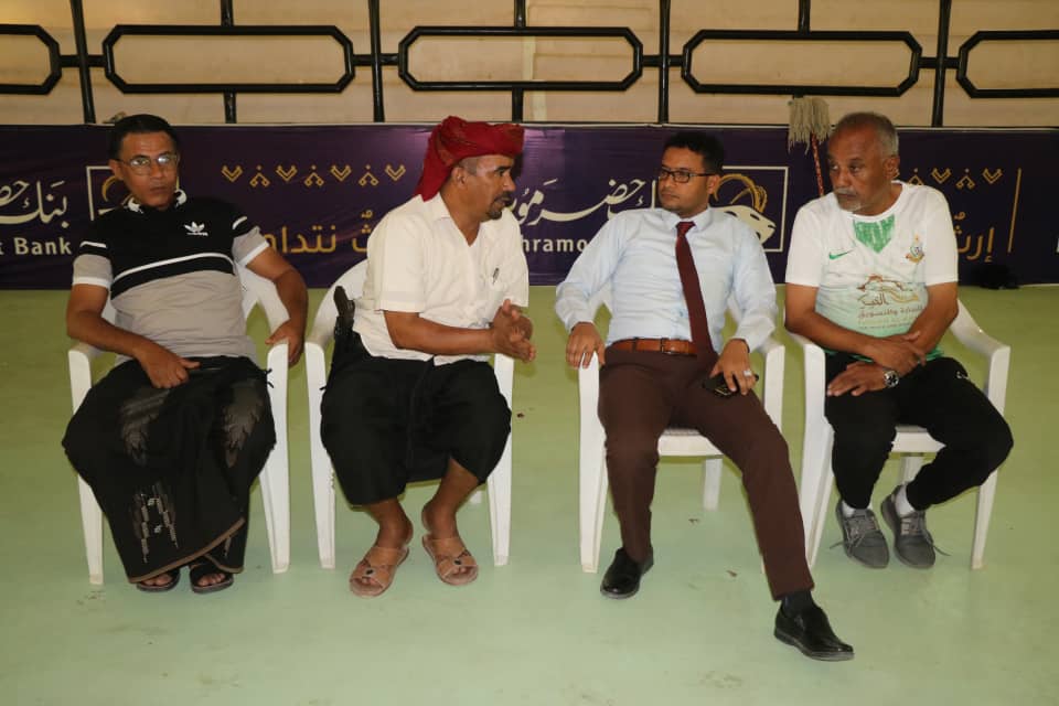 أثناء إستعداداتهِ بمدينة سيؤن_فريق كرة اليد بنادي شباب القطن يواصل التحضير للبطولة العربية بحضور مدير مكتب الشباب والرياضة:مجدي سليمان. أثناء إستعداداتهِ بمدينة سيؤن_فريق كرة اليد بنادي شباب القطن يواصل التحضير للبطولة العربية بحضور مدير مكتب الشباب والرياضة:مجدي سليمان.