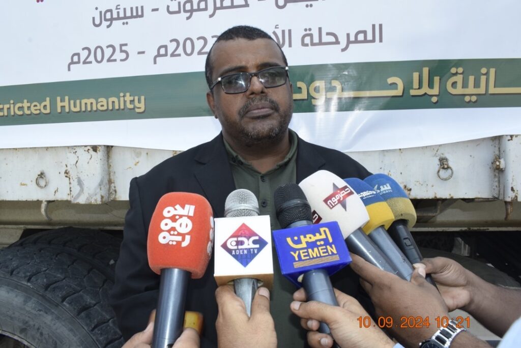 بتمويل مركز الملك سلمان للإغاثة والاعمال الإنسانيةالوكيل العامري يدشن استلام دفعة من مستلزمات الاستصفاء الدموي لمركز فاطمة بابطين الصحي لرعاية مرضى الفشل الكلوي بسيئون بتمويل مركز الملك سلمان للإغاثة والاعمال الإنسانيةالوكيل العامري يدشن استلام دفعة من مستلزمات الاستصفاء الدموي لمركز فاطمة بابطين الصحي لرعاية مرضى الفشل الكلوي بسيئون