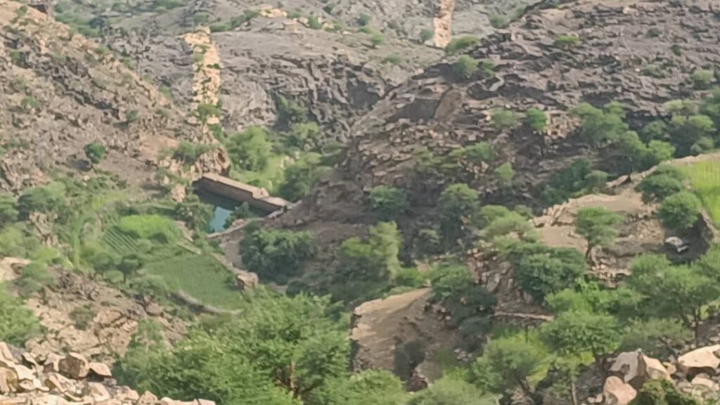 لحج.. مليشيات الحوثي تستهدف بالأسلحة الثقيلة منازل المواطنين في قرين وتجبر الأهالي على النزوح ومناشدات لإغاثة أبناء المنطقة المنكوبين لحج.. مليشيات الحوثي تستهدف بالأسلحة الثقيلة منازل المواطنين في قرين وتجبر الأهالي على النزوح ومناشدات لإغاثة أبناء المنطقة المنكوبين