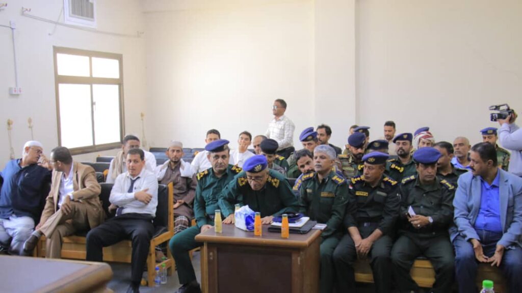 برئاسة الوكيل العامري اجتماع موسع بسيئون لمناقشة سير عمل قضايا المواطنين وتعزيز التنسيق بين الأجهزة القضائية والأمنية برئاسة الوكيل العامري اجتماع موسع بسيئون لمناقشة سير عمل قضايا المواطنين وتعزيز التنسيق بين الأجهزة القضائية والأمنية