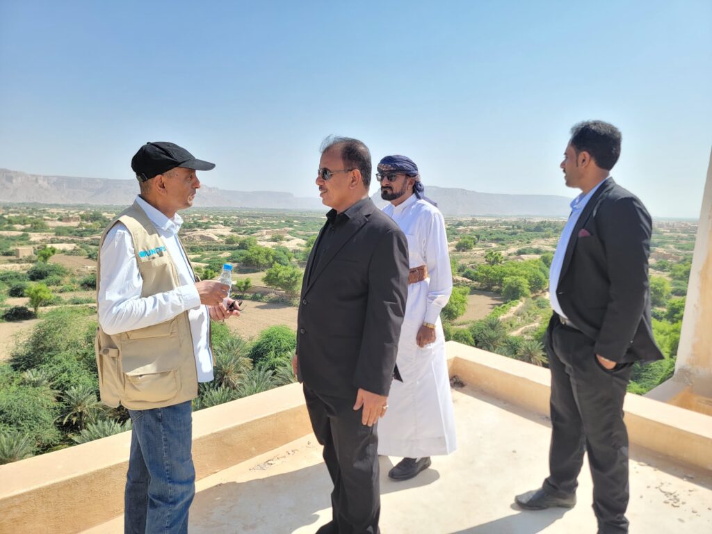 مدير عام شبام يستقبل وكيل المحافظة ووفد منظمة يونبس ويبحث أبرز التدخلات لمشاريع قطاع المياه والصرف الصحي والإصحاح البيئي بالمديرية مدير عام شبام يستقبل وكيل المحافظة ووفد منظمة يونبس ويبحث أبرز التدخلات لمشاريع قطاع المياه والصرف الصحي والإصحاح البيئي بالمديرية