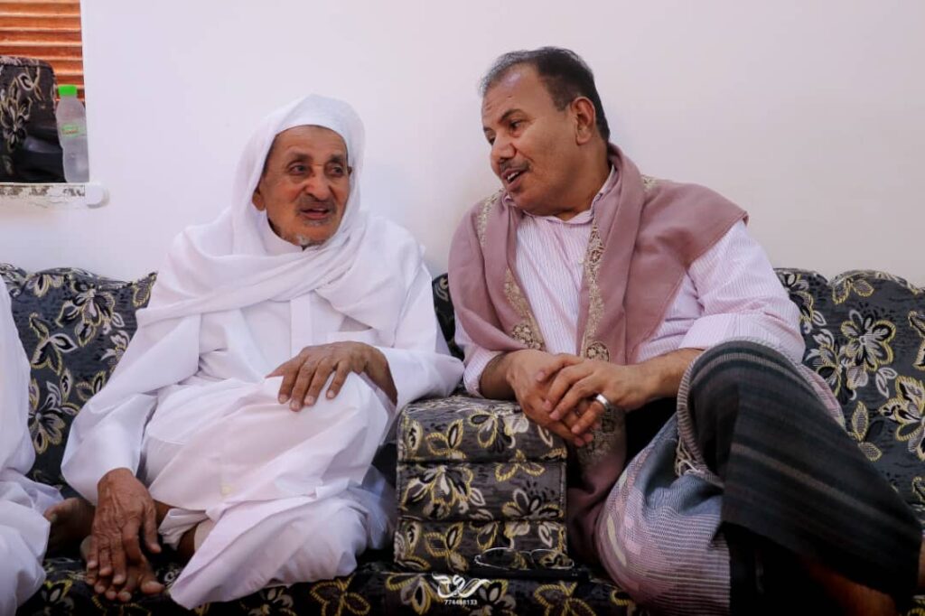 القاضي اكرم نصيب العامري عضو هيئه الرئاسه ووكيل محافظة حضرموت بالوادي والصحراء عامر العامري في ضيافة الشيخ عبدالعزيز بن عبدالله بلعلص العامري القاضي اكرم نصيب العامري عضو هيئه الرئاسه ووكيل محافظة حضرموت بالوادي والصحراء عامر العامري في ضيافة الشيخ عبدالعزيز بن عبدالله بلعلص العامري