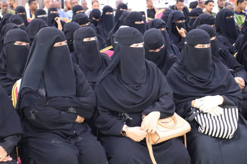 في لقاء تشاوري موسع لمنظمات المجتمع المدني بالمكلا .. لجنة التواصل بحضرموت تشدد على عدم تكرار أخطاء الماضي في التحركات الفردية للمطالبة بحقوق حضرموت في لقاء تشاوري موسع لمنظمات المجتمع المدني بالمكلا .. لجنة التواصل بحضرموت تشدد على عدم تكرار أخطاء الماضي في التحركات الفردية للمطالبة بحقوق حضرموت