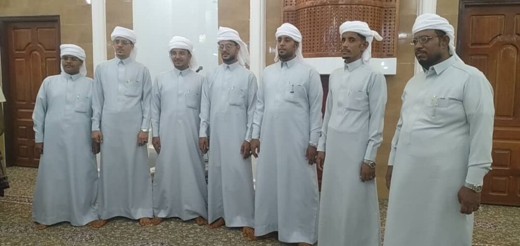 حسن عبيد ناصر بن سعد ( أبو رضوان ) وأخوانه يحتفلون بزواج اولادهم و يشكرون كل من شارك في انجاح مراسيم الزواج حسن عبيد ناصر بن سعد ( أبو رضوان ) وأخوانه يحتفلون بزواج اولادهم و يشكرون كل من شارك في انجاح مراسيم الزواج