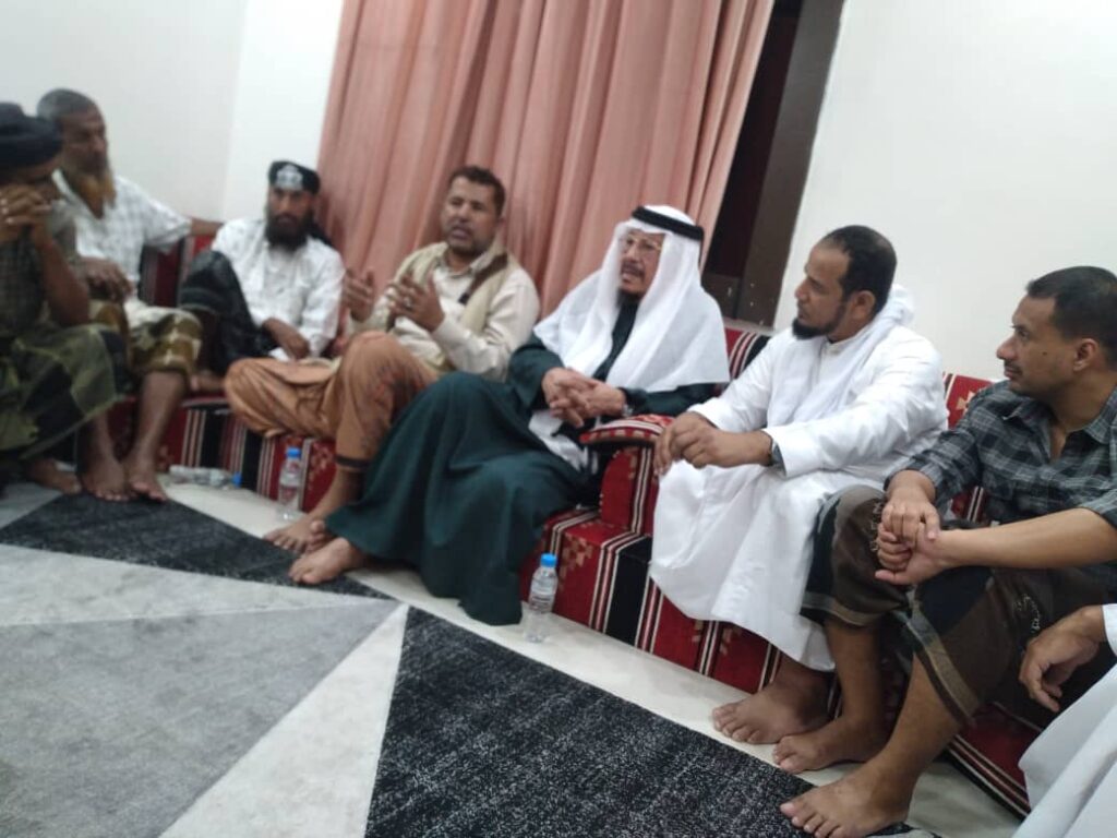 الشيخ علي بن عبدالله آل الشيخ علي هرهره مرجعية يافع بني مالك وآل هرهره في زيارة إلى حضرموت تستغرق عدة أيام. "شاهد الصور" الشيخ علي بن عبدالله آل الشيخ علي هرهره مرجعية يافع بني مالك وآل هرهره في زيارة إلى حضرموت تستغرق عدة أيام. "شاهد الصور"