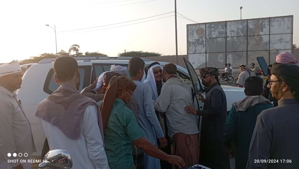 الشيخ علي بن عبدالله آل الشيخ علي هرهره مرجعية يافع بني مالك وآل هرهره في زيارة إلى حضرموت تستغرق عدة أيام. "شاهد الصور" الشيخ علي بن عبدالله آل الشيخ علي هرهره مرجعية يافع بني مالك وآل هرهره في زيارة إلى حضرموت تستغرق عدة أيام. "شاهد الصور"