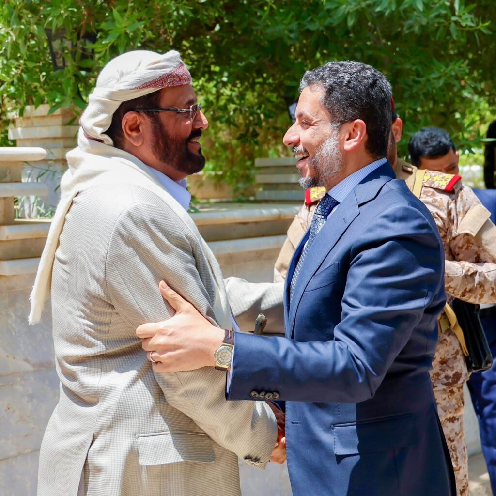 رئيس الوزراء #بن_مبارك يصل محافظة مأرب للاطلاع على الأوضاع والمشاركة في الاحتفالات بأعياد الثورة اليمنية رئيس الوزراء #بن_مبارك يصل محافظة مأرب للاطلاع على الأوضاع والمشاركة في الاحتفالات بأعياد الثورة اليمنية