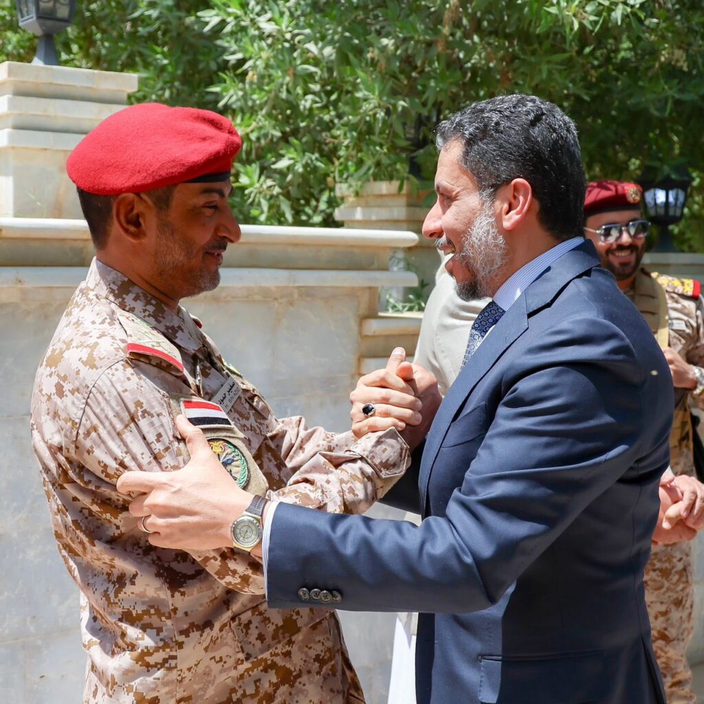 رئيس الوزراء #بن_مبارك يصل محافظة مأرب للاطلاع على الأوضاع والمشاركة في الاحتفالات بأعياد الثورة اليمنية رئيس الوزراء #بن_مبارك يصل محافظة مأرب للاطلاع على الأوضاع والمشاركة في الاحتفالات بأعياد الثورة اليمنية