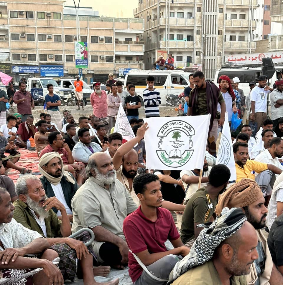 إقامتها اللجنة الشعبية لأبناء مناطق ساحل حضرموت ..وقفة تضامنية وجماهيرية في المكلا لتأييد حلف قبائل حضرموت ومؤتمر حضرموت الجامع إقامتها اللجنة الشعبية لأبناء مناطق ساحل حضرموت ..وقفة تضامنية وجماهيرية في المكلا لتأييد حلف قبائل حضرموت ومؤتمر حضرموت الجامع