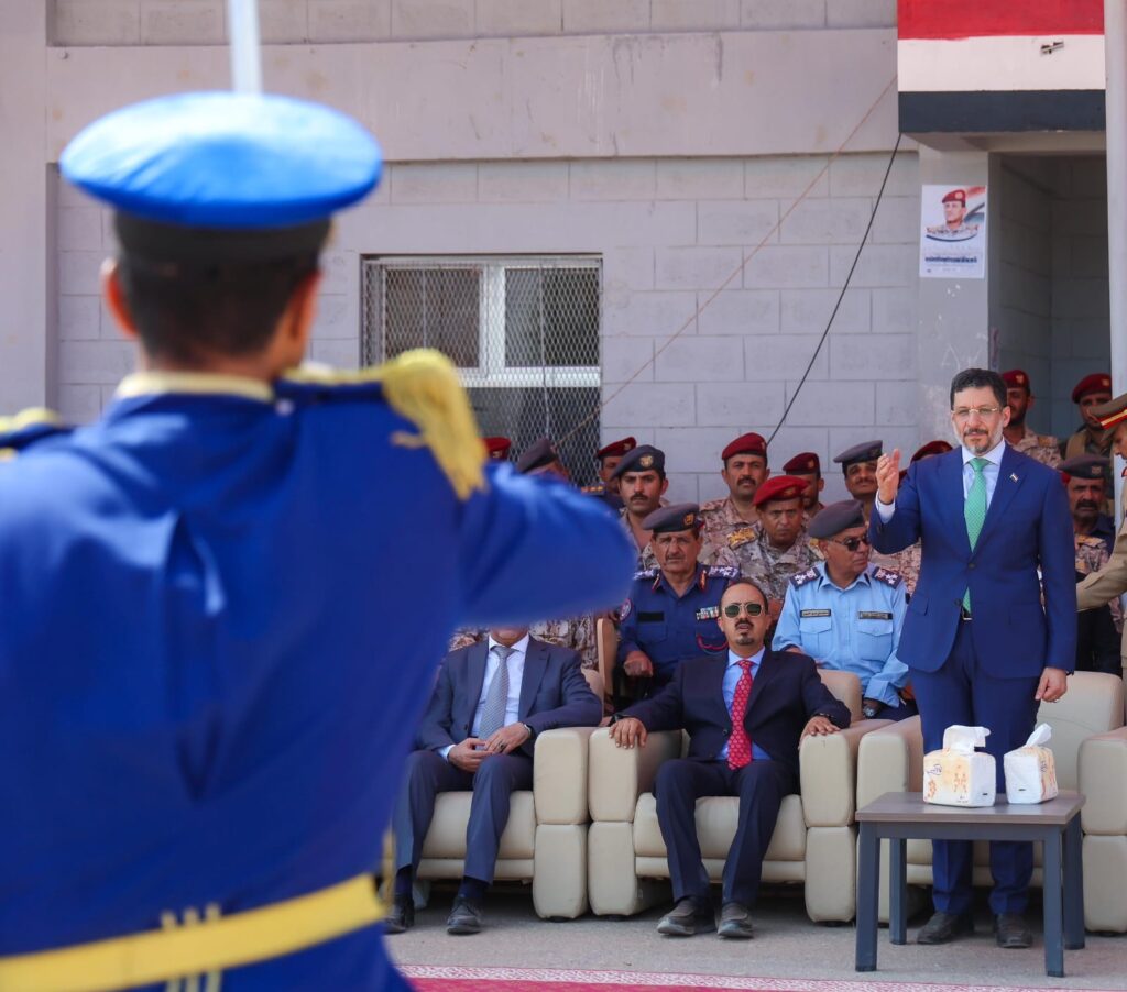 رئيس مجلس الوزراء #بن_مبارك يزور كلية الطيران والدفاع الجوي بمحافظة مأرب "شاهد الصور" رئيس مجلس الوزراء #بن_مبارك يزور كلية الطيران والدفاع الجوي بمحافظة مأرب "شاهد الصور"