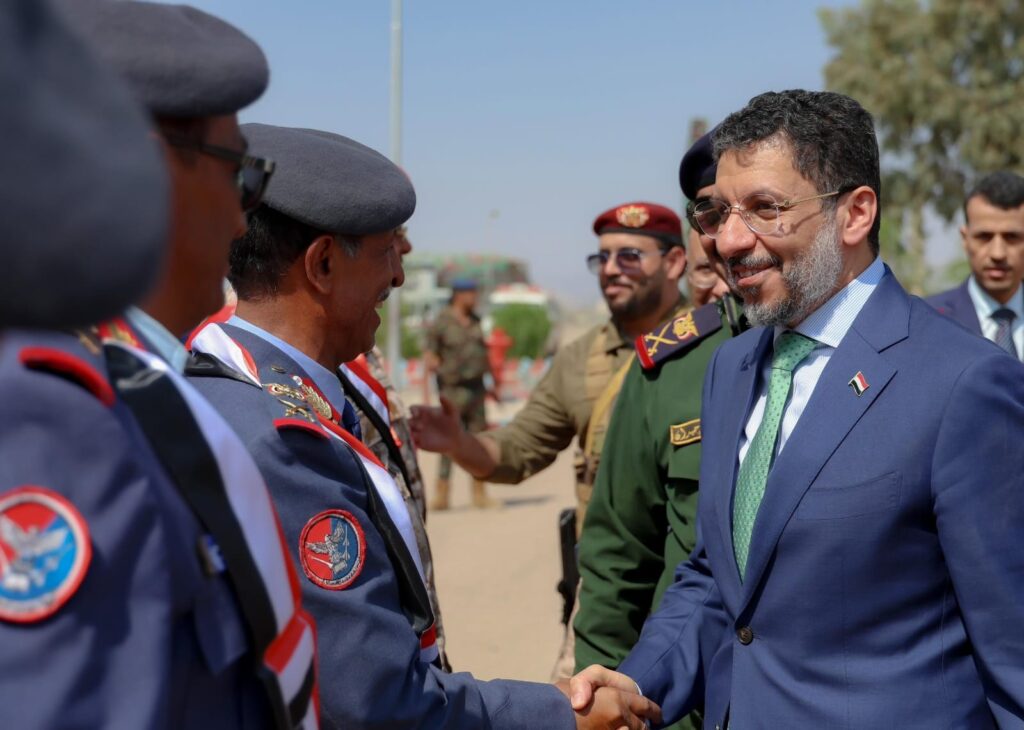 رئيس مجلس الوزراء #بن_مبارك يزور كلية الطيران والدفاع الجوي بمحافظة مأرب "شاهد الصور" رئيس مجلس الوزراء #بن_مبارك يزور كلية الطيران والدفاع الجوي بمحافظة مأرب "شاهد الصور"
