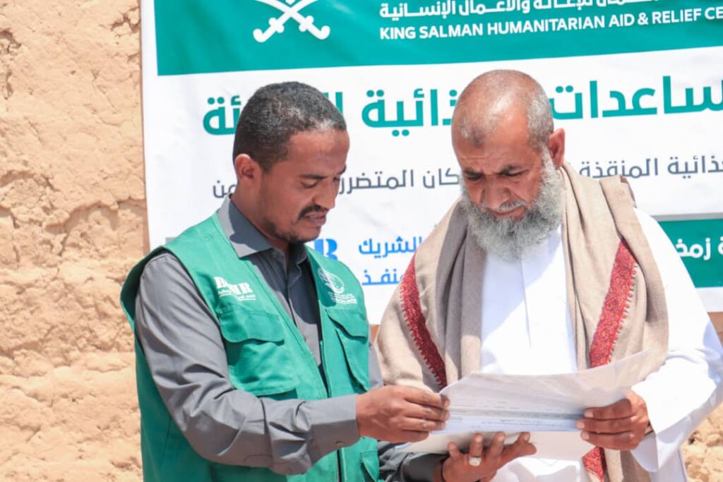 بتمويل مركز الملك سلمان للإغاثة ..مدير عام مديرية زمخ ومنوخ يدشن توزيع المساعدات الغذائية الطارئة ضمن مشروع المساعدات الغذائية المنقذة للحياة بتمويل مركز الملك سلمان للإغاثة ..مدير عام مديرية زمخ ومنوخ يدشن توزيع المساعدات الغذائية الطارئة ضمن مشروع المساعدات الغذائية المنقذة للحياة