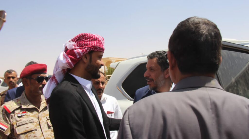 في زيارة خاطفة رئيس مجلس الوزراء يزور منفذ ميناء الوديعة البري ، وسط إشادة من المسافرين بتطورات المنفذ . في زيارة خاطفة رئيس مجلس الوزراء يزور منفذ ميناء الوديعة البري ، وسط إشادة من المسافرين بتطورات المنفذ .