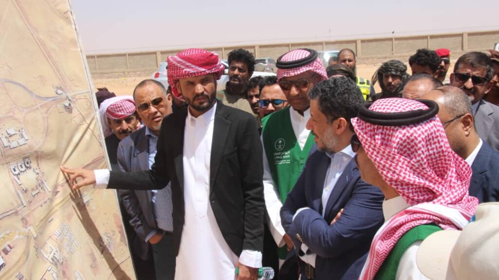 في زيارة خاطفة رئيس مجلس الوزراء يزور منفذ ميناء الوديعة البري ، وسط إشادة من المسافرين بتطورات المنفذ . في زيارة خاطفة رئيس مجلس الوزراء يزور منفذ ميناء الوديعة البري ، وسط إشادة من المسافرين بتطورات المنفذ .