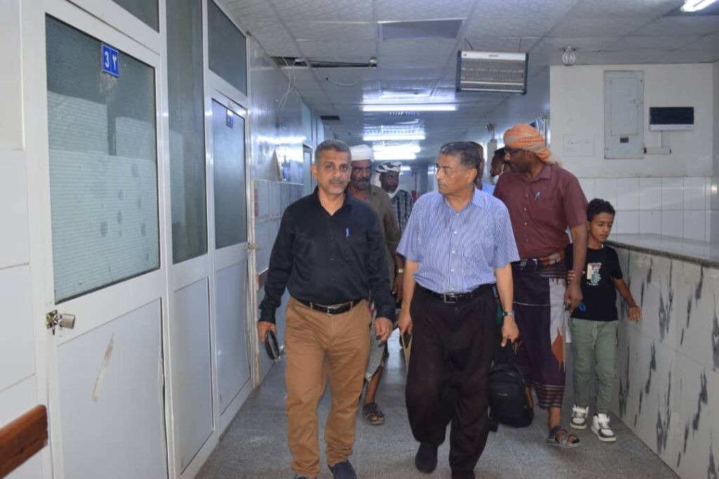 تنفيذًا لتوجيهات المحافظ .. الوكيل باصريح يطمئن على صحة المصابين جراء انفجار أسطوانة غاز بغيل باوزير تنفيذًا لتوجيهات المحافظ .. الوكيل باصريح يطمئن على صحة المصابين جراء انفجار أسطوانة غاز بغيل باوزير