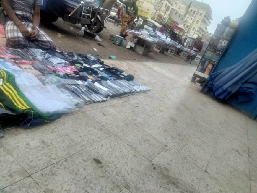 في عدن.. كُتب المدارس الحكومية في حراج الشيخ عثمان في عدن.. كُتب المدارس الحكومية في حراج الشيخ عثمان