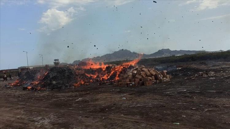 ست حاويات ادوية غير صالحة تقوم نيابة الصناعة والتجارة بعدن باتلافها "شاهد الصور" ست حاويات ادوية غير صالحة تقوم نيابة الصناعة والتجارة بعدن باتلافها "شاهد الصور"