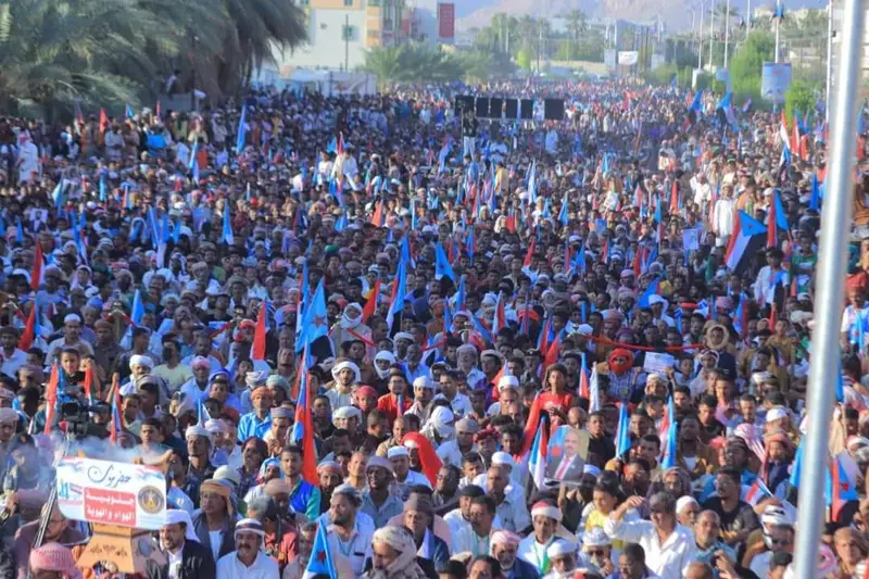 سيئون : أبناء حضرموت في مليونية “الهوية الجنوبية” يجددون التمسك بالاستقلال واستعادة الدولة الجنوبية المستقلة “بيان” سيئون : أبناء حضرموت في مليونية “الهوية الجنوبية” يجددون التمسك بالاستقلال واستعادة الدولة الجنوبية المستقلة “بيان”