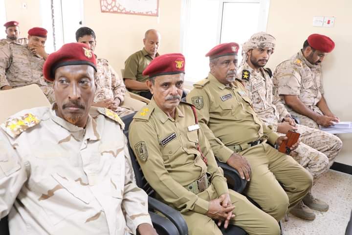 محافظ حضرموت وقائد المنطقة العسكرية الثانية يفتتحان الدورة الأولى لتأهيل قادة السرايا محافظ حضرموت وقائد المنطقة العسكرية الثانية يفتتحان الدورة الأولى لتأهيل قادة السرايا