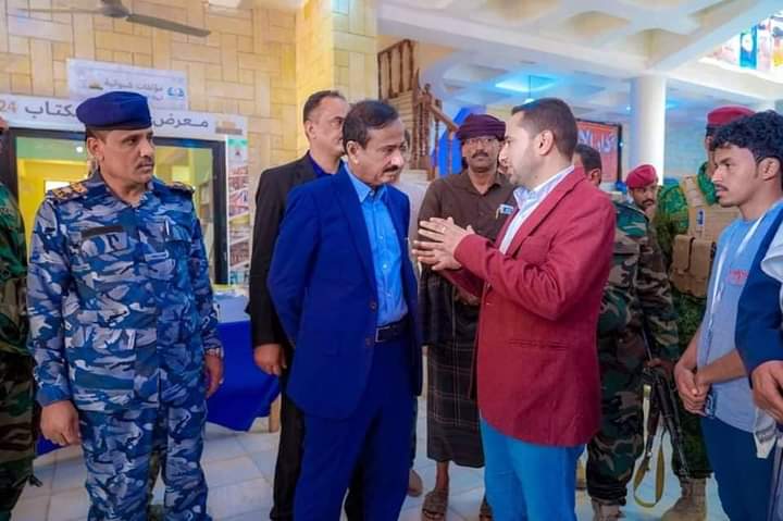 المحافظ ابن الوزير" يطلع على فعاليات معرض شبوة للكتاب ويشيد بإقبال الزوار . المحافظ ابن الوزير" يطلع على فعاليات معرض شبوة للكتاب ويشيد بإقبال الزوار .
