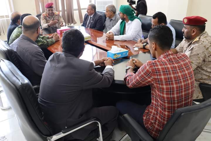 قائد المنطقة العسكرية الثانية يلتقي بوفد من المجلس الانتقالي الجنوبي خلال زيارتهم لقيادة المنطقة العسكرية بالمكلا قائد المنطقة العسكرية الثانية يلتقي بوفد من المجلس الانتقالي الجنوبي خلال زيارتهم لقيادة المنطقة العسكرية بالمكلا