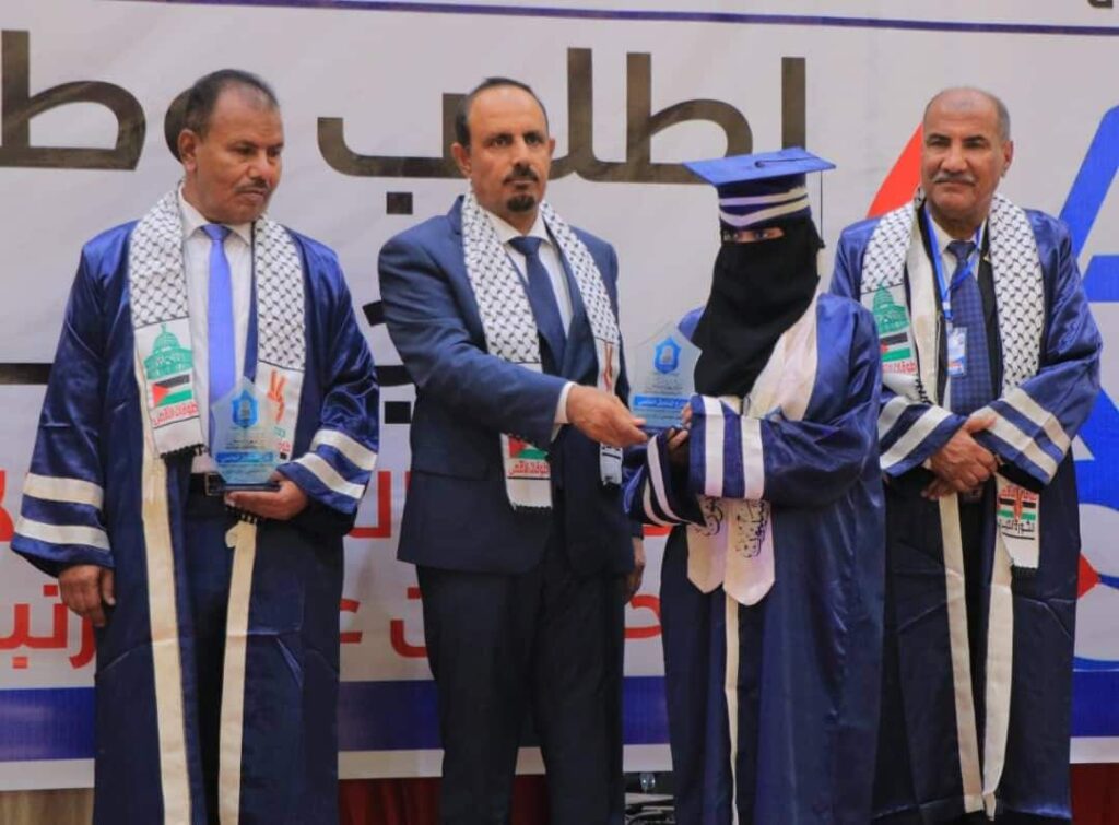 جامعة سيئون تحتفل بتخريج 887 طالبا وطالبة من حملة البكالوريوس والماجستير والدكتوراه (الدفعة السادسة) "شاهد الصور" جامعة سيئون تحتفل بتخريج 887 طالبا وطالبة من حملة البكالوريوس والماجستير والدكتوراه (الدفعة السادسة) "شاهد الصور"