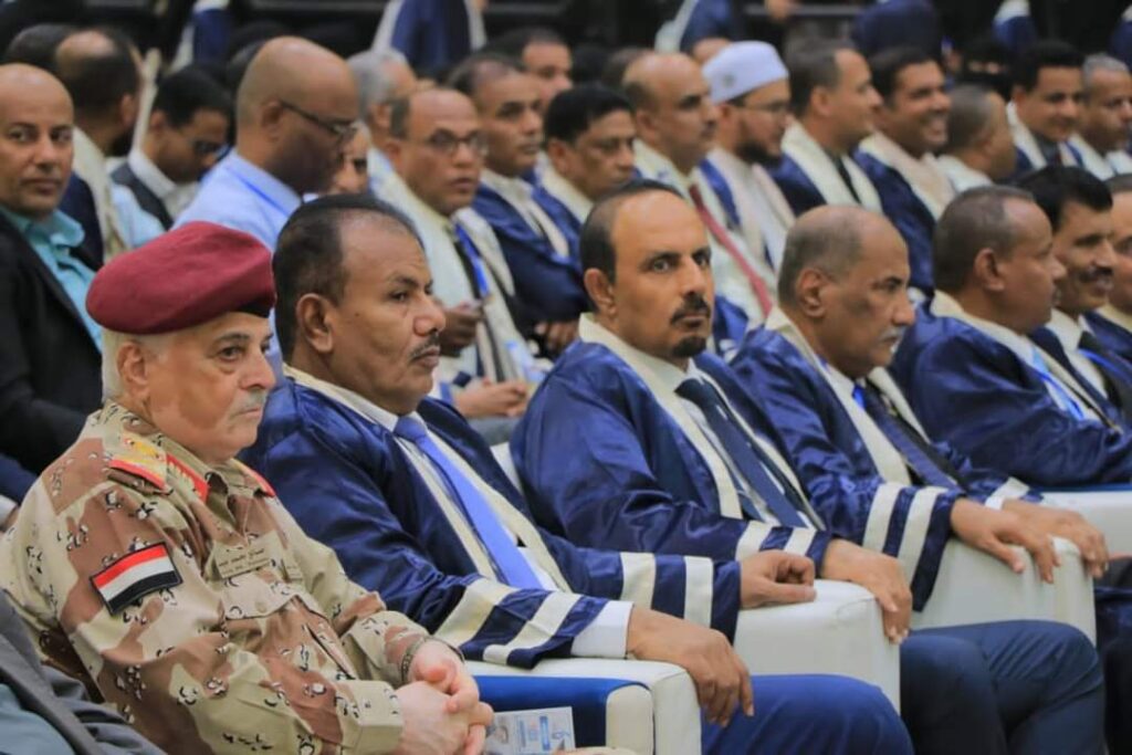 جامعة سيئون تحتفل بتخريج 887 طالبا وطالبة من حملة البكالوريوس والماجستير والدكتوراه (الدفعة السادسة) "شاهد الصور" جامعة سيئون تحتفل بتخريج 887 طالبا وطالبة من حملة البكالوريوس والماجستير والدكتوراه (الدفعة السادسة) "شاهد الصور"