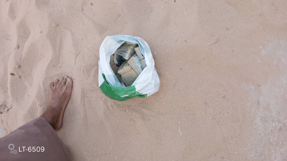 حضرموت : في عملية نوعية أمن قصيعر يضبط عدد من اللصوص و مروجي الشبو والحشيش. "شاهد الصور" حضرموت : في عملية نوعية أمن قصيعر يضبط عدد من اللصوص و مروجي الشبو والحشيش. "شاهد الصور"