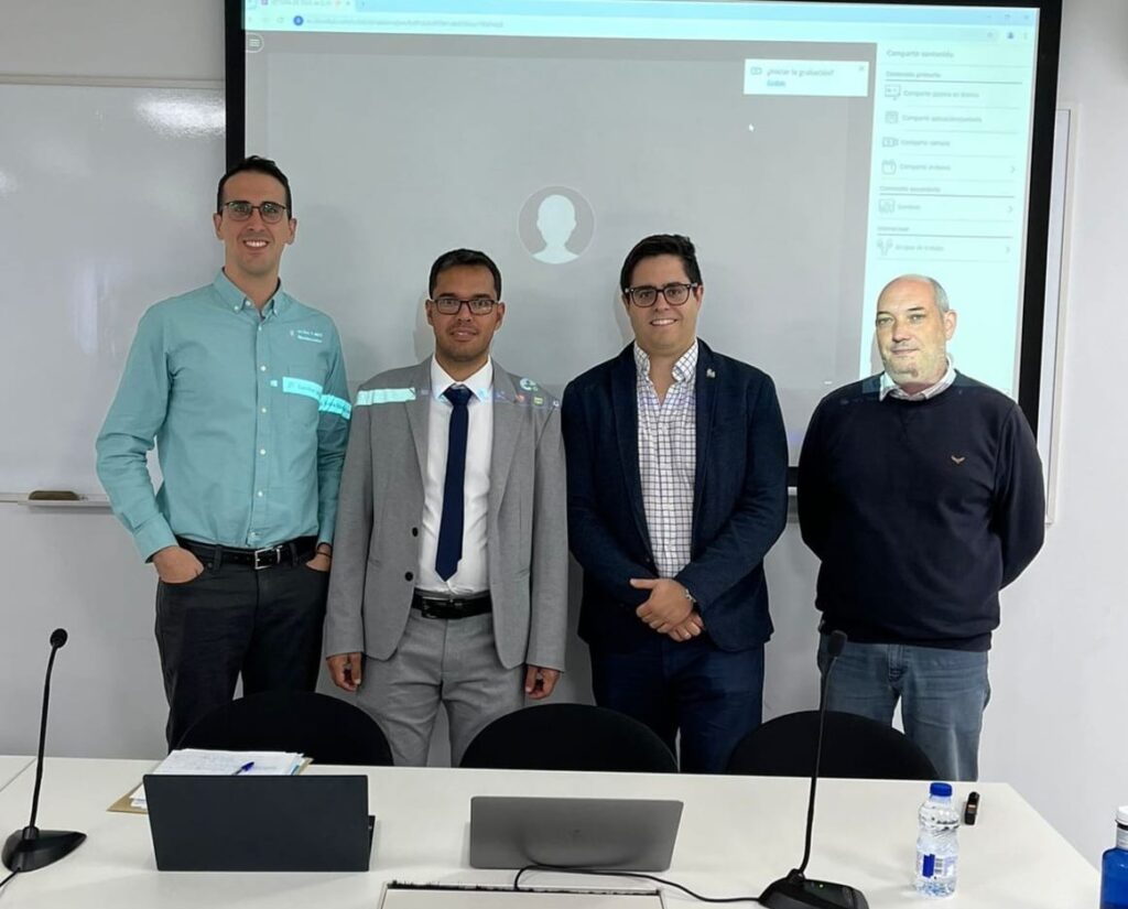 الباحث أحمد جعفر السقاف من مدينة سيئون يحصل على درجة الدكتوراه من جامعة كارلوس الثالث بمدريد الباحث أحمد جعفر السقاف من مدينة سيئون يحصل على درجة الدكتوراه من جامعة كارلوس الثالث بمدريد