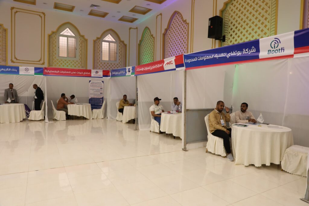 محافظ حضرموت يُشيد بتنظيم "معرض وظائف حضرموت" للربط بين المنشآت الطالبة للعمالة والخريجين محافظ حضرموت يُشيد بتنظيم "معرض وظائف حضرموت" للربط بين المنشآت الطالبة للعمالة والخريجين