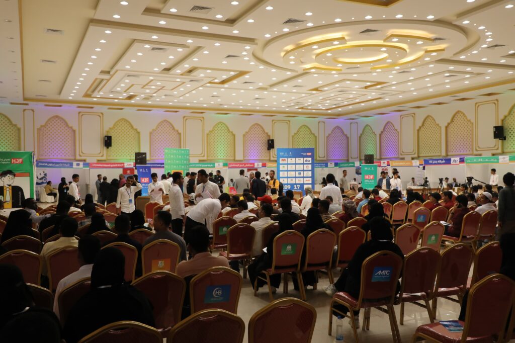 محافظ حضرموت يُشيد بتنظيم "معرض وظائف حضرموت" للربط بين المنشآت الطالبة للعمالة والخريجين محافظ حضرموت يُشيد بتنظيم "معرض وظائف حضرموت" للربط بين المنشآت الطالبة للعمالة والخريجين