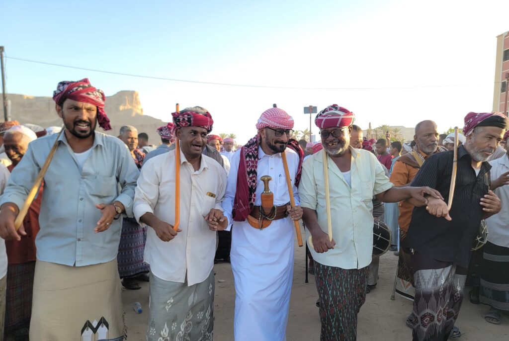 شبام : فلهوم يشارك أهالي ذي أصبح فرحتهم في الزواج الجماعي الثالث لـ40 عريسًا وعروسة "شاهد الصور" شبام : فلهوم يشارك أهالي ذي أصبح فرحتهم في الزواج الجماعي الثالث لـ40 عريسًا وعروسة "شاهد الصور"
