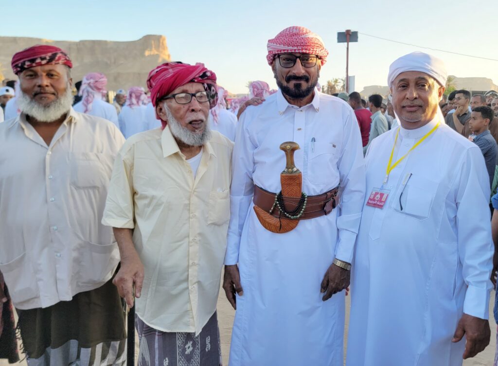 شبام : فلهوم يشارك أهالي ذي أصبح فرحتهم في الزواج الجماعي الثالث لـ40 عريسًا وعروسة "شاهد الصور" شبام : فلهوم يشارك أهالي ذي أصبح فرحتهم في الزواج الجماعي الثالث لـ40 عريسًا وعروسة "شاهد الصور"