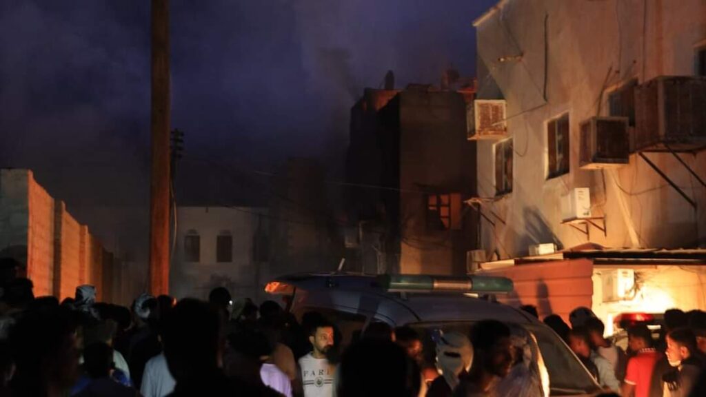إنفجار خزان وقود بسيئون أدى الى وفاة مواطن واحتراق بيت سكني ورجال الدفاع المدني يتمكنون من إخماد الحريق إنفجار خزان وقود بسيئون أدى الى وفاة مواطن واحتراق بيت سكني ورجال الدفاع المدني يتمكنون من إخماد الحريق