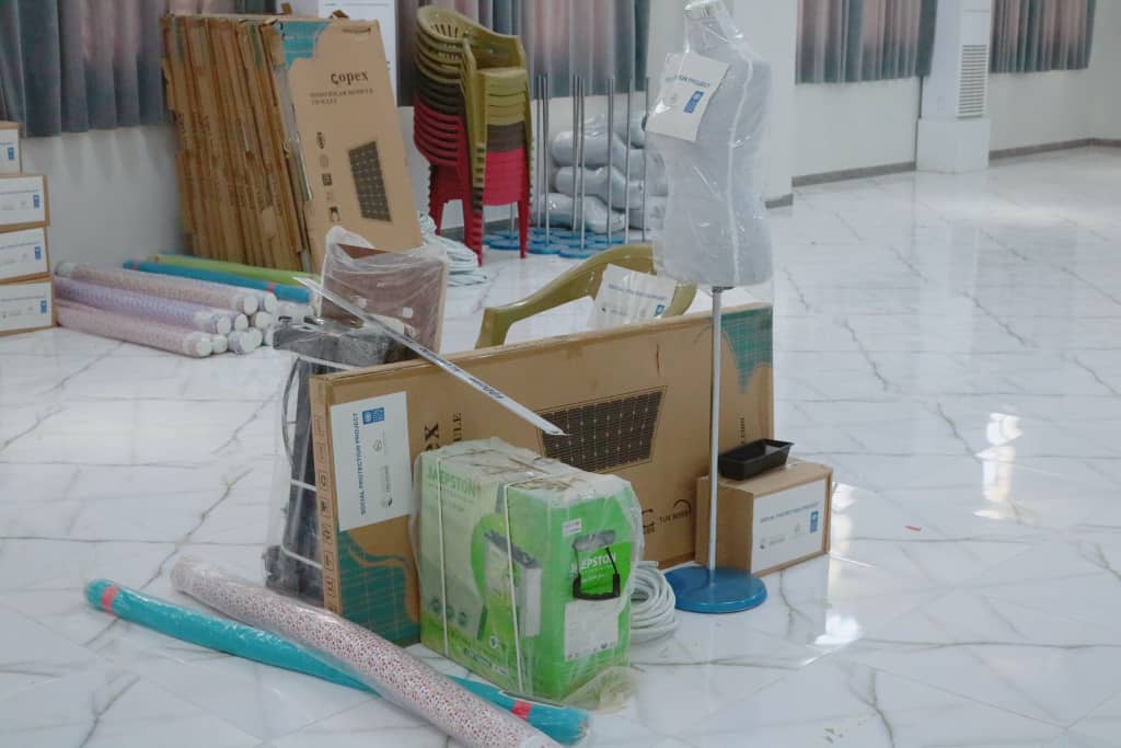 تدشن توزيع المنح العينية لمشروع الحماية الإجتماعية لتقديم التماسك الإجتماعي للمجتمع بمديرية سيئون. تدشن توزيع المنح العينية لمشروع الحماية الإجتماعية لتقديم التماسك الإجتماعي للمجتمع بمديرية سيئون.