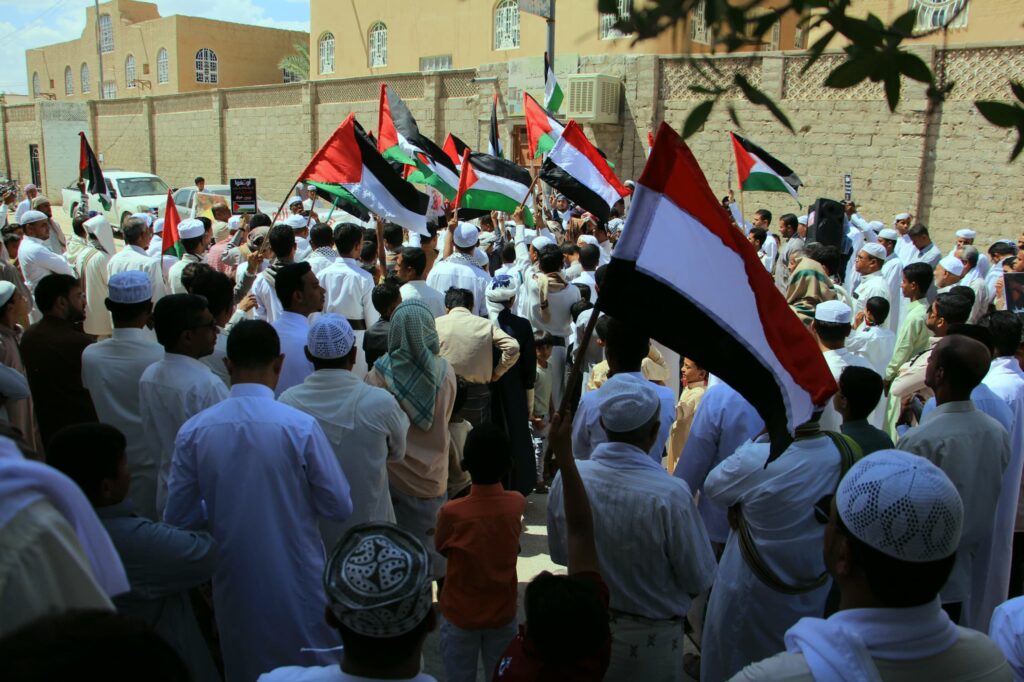 شاهد بالصور .. سيئون تشهد وقفة احتجاجية تضامنية مع أهلنا في غزة شاهد بالصور .. سيئون تشهد وقفة احتجاجية تضامنية مع أهلنا في غزة