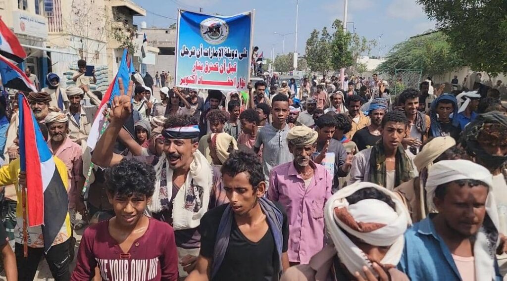 مجلس الحراك الثوري الجنوبي بمحافظة أبين ينظم مسيرة حاشدة في زنجبار إحتفالا بالذكرى 61 لثورة 14 أكتوبر المجيدة مجلس الحراك الثوري الجنوبي بمحافظة أبين ينظم مسيرة حاشدة في زنجبار إحتفالا بالذكرى 61 لثورة 14 أكتوبر المجيدة