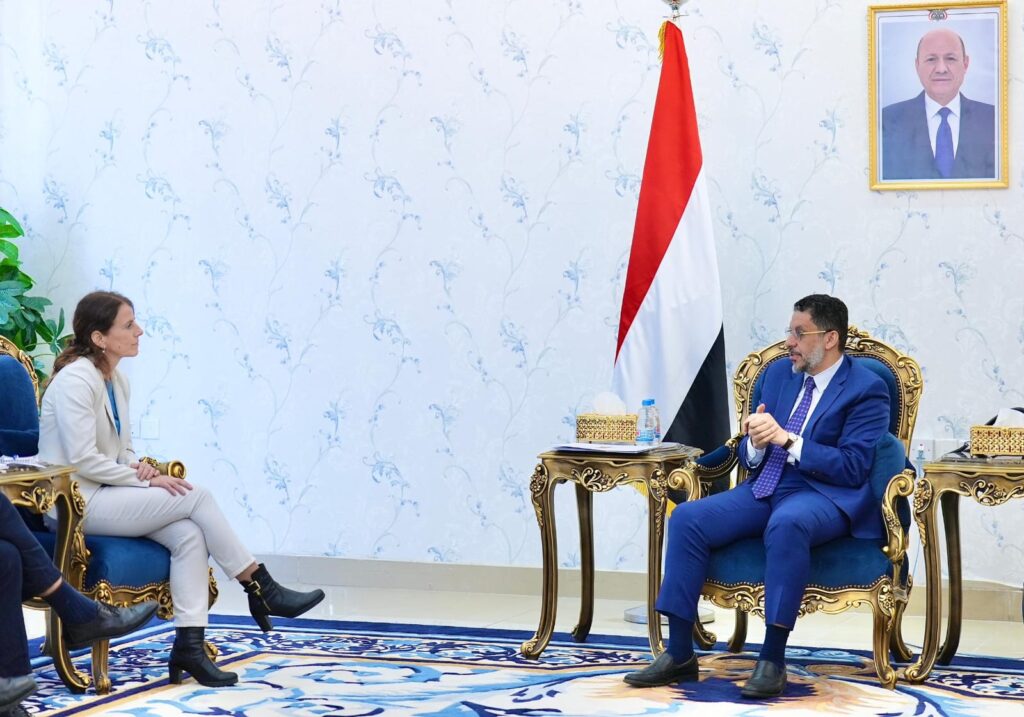 رئيس الوزراء #بن_مبارك يؤكد على المجتمع الدولي دعم الحكومة لمواجهة التحديات الاقتصادية ووقف تدهور العملة الوطنية رئيس الوزراء #بن_مبارك يؤكد على المجتمع الدولي دعم الحكومة لمواجهة التحديات الاقتصادية ووقف تدهور العملة الوطنية
