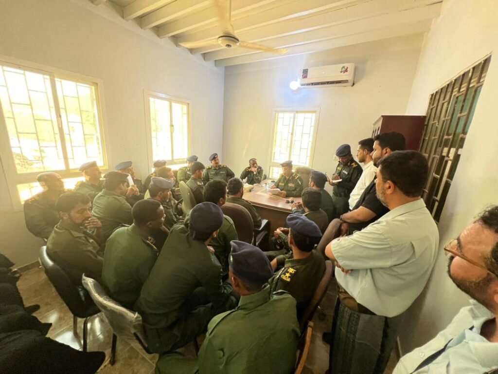 لجنة وزارة الداخلية برئاسة اللواء العامري تلتقي المدير العام وقيادة الوحدات لشرطة المهرة لجنة وزارة الداخلية برئاسة اللواء العامري تلتقي المدير العام وقيادة الوحدات لشرطة المهرة